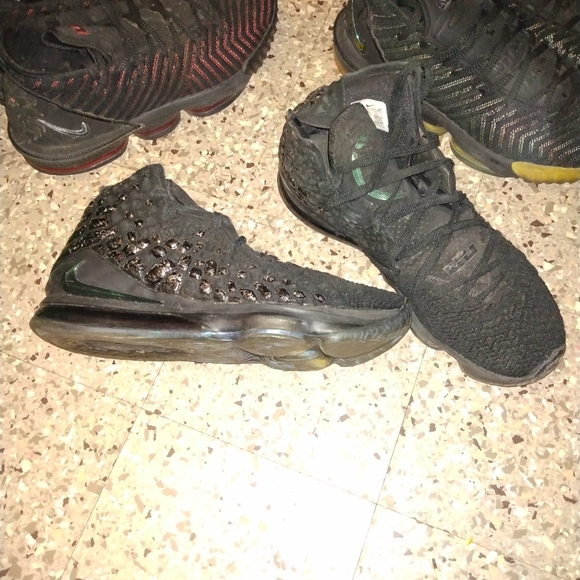 All LeBron shoes - Picture 6 of 10